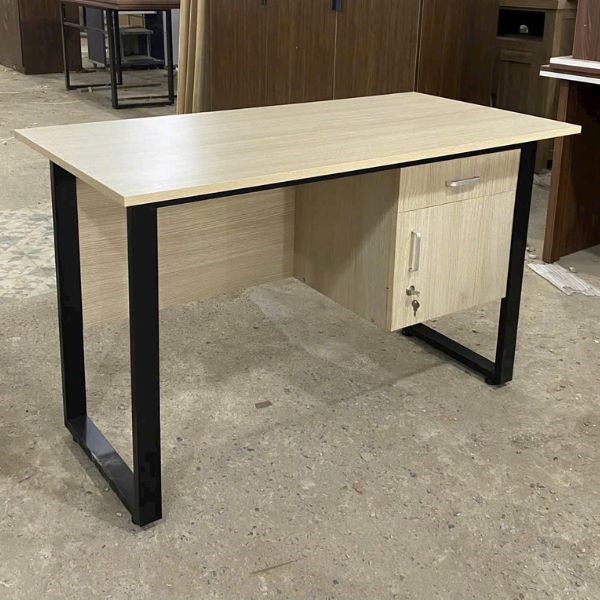 Bàn làm việc chân sắt chữ U có hộc dày dặn