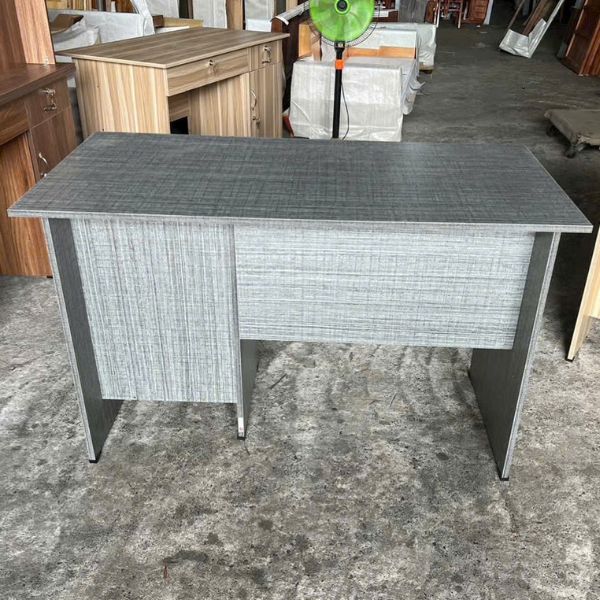 Bàn làm việc hiện đại gỗ MDF màu xám