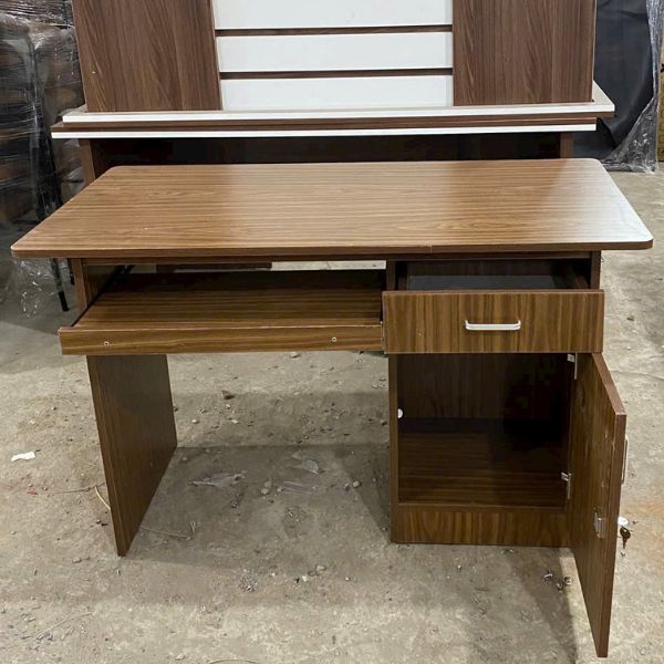 Bàn làm việc gỗ MDF nâu có hộc sang trọng - Ảnh 2