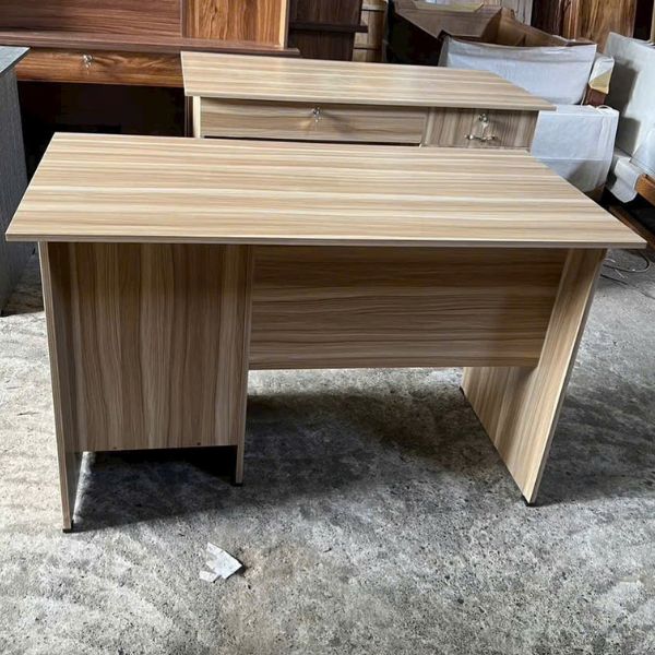 Bàn làm việc gỗ công nghiệp hiện đại có hộc tủ