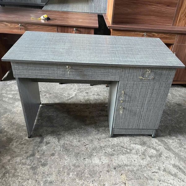 Bàn làm việc hiện đại gỗ MDF màu xám - Ảnh 2