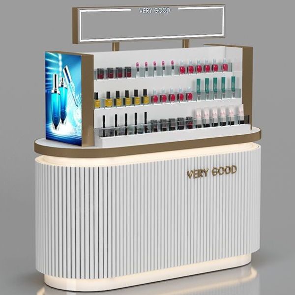 Quầy kệ trưng bày nước hoa đặt trung tâm sang trọng