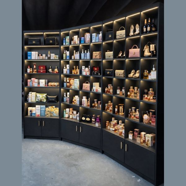 Tủ kệ trưng bày mỹ phẩm hiện đại có led nhiều màu - Ảnh 4