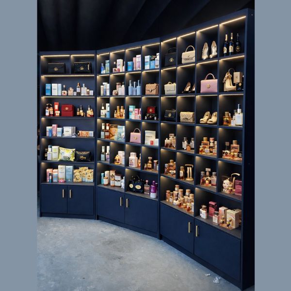 Tủ kệ trưng bày mỹ phẩm hiện đại có led nhiều màu - Ảnh 2