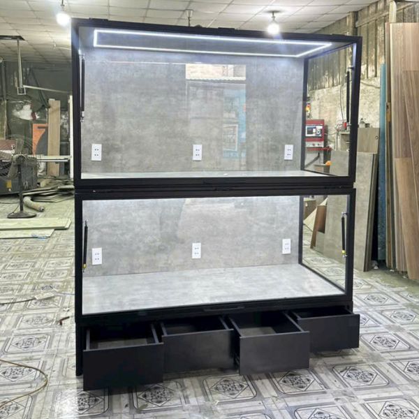 Tủ trưng bày mô hình gỗ công nghiệp kính cường lực đẹp